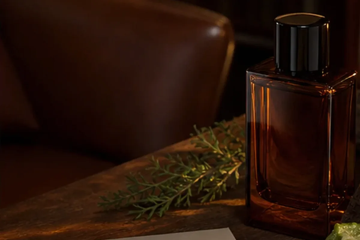 Hochwertige Beauty-Inszenierung zu Auswahlkriterien für Eau de Toilette bei kleinem Budget