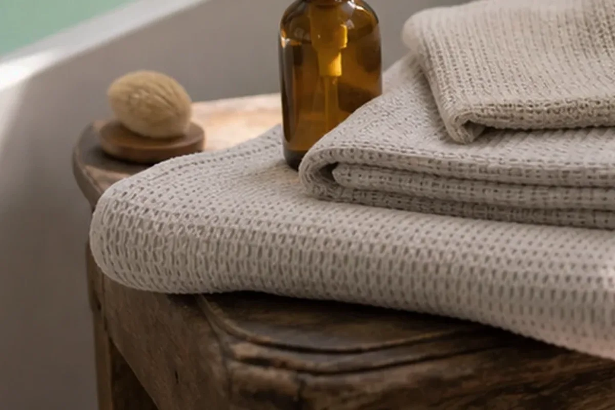 Redaktionelle Detailaufnahme zur Orientierung bei After-Shave-Pflege für langanhaltende Glätte