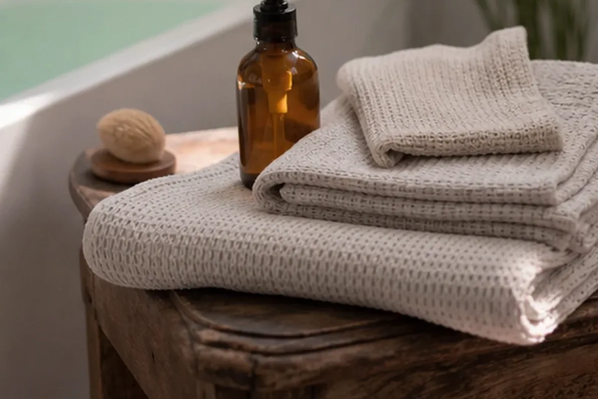Hochwertige Beauty-Inszenierung zu Auswahlkriterien für After-Sun-Pflege bei Keratosis pilaris