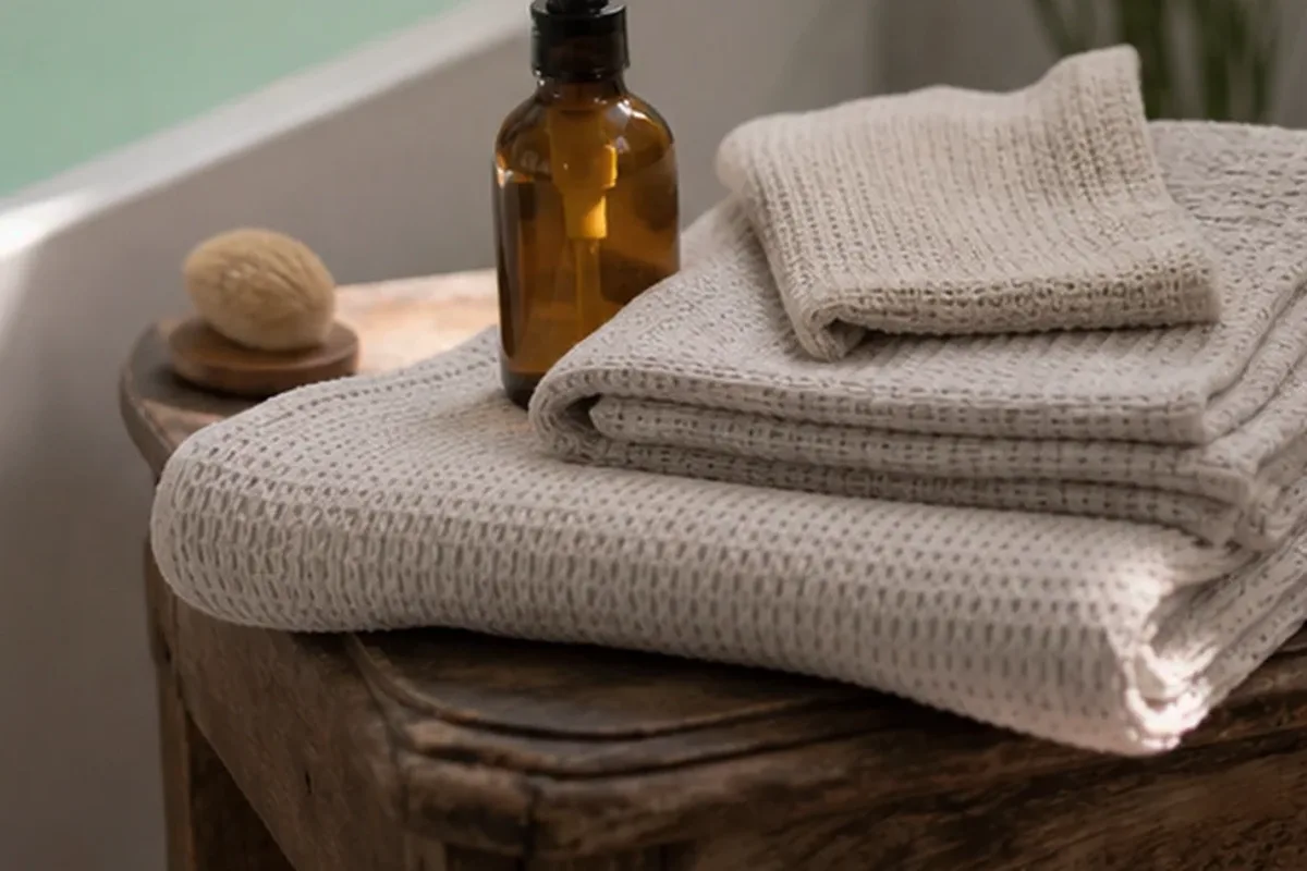 Hochwertige Beauty-Inszenierung zu Auswahlkriterien für Haarentfernung: Routinen für morgens und abends