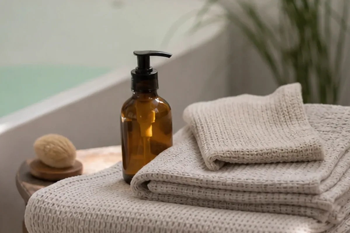 Hochwertige Beauty-Inszenierung zu Auswahlkriterien für Körperlotion für müde Füße