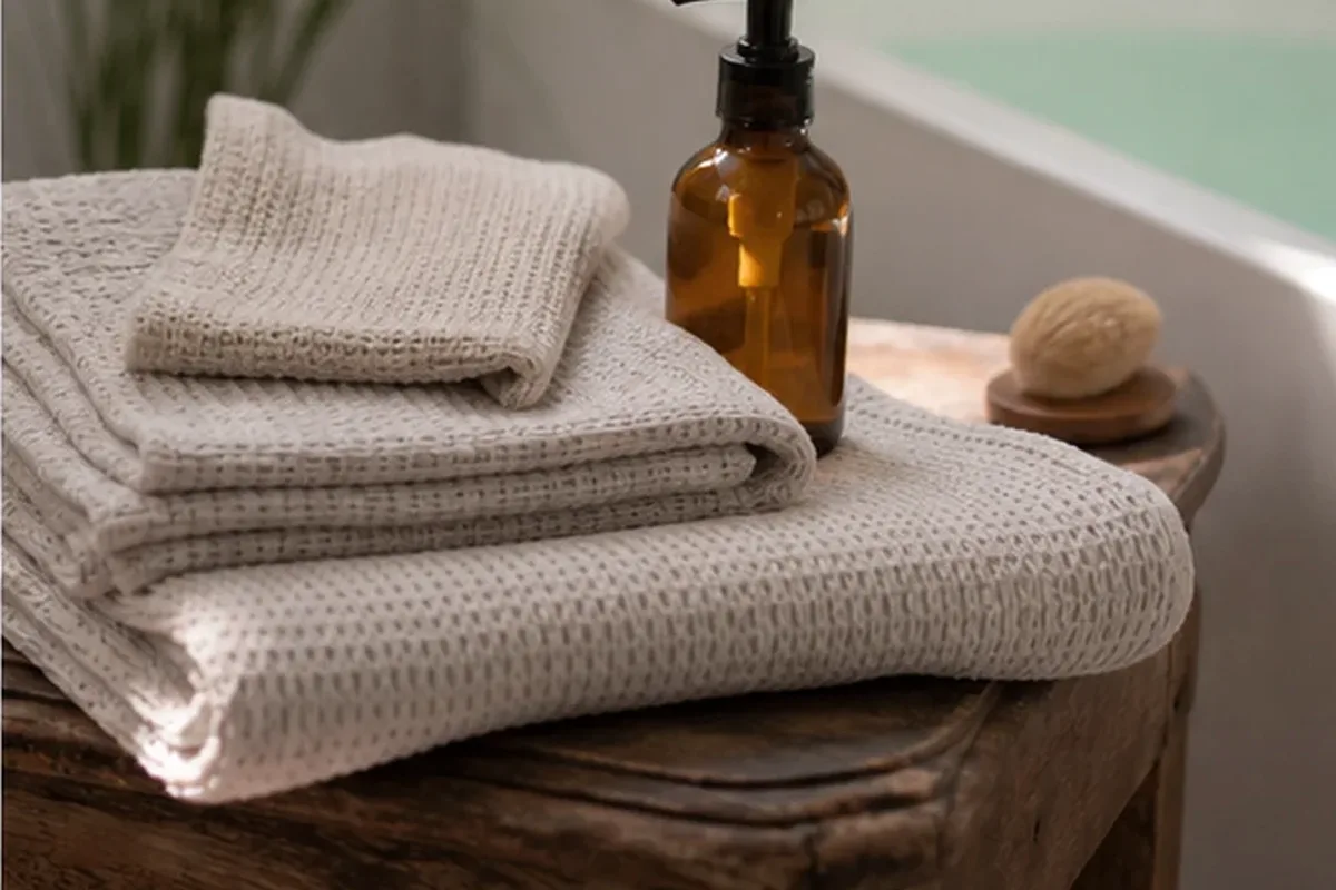 Redaktionelle Detailaufnahme zur Orientierung bei Sugaring-Paste bei Rasurbrand