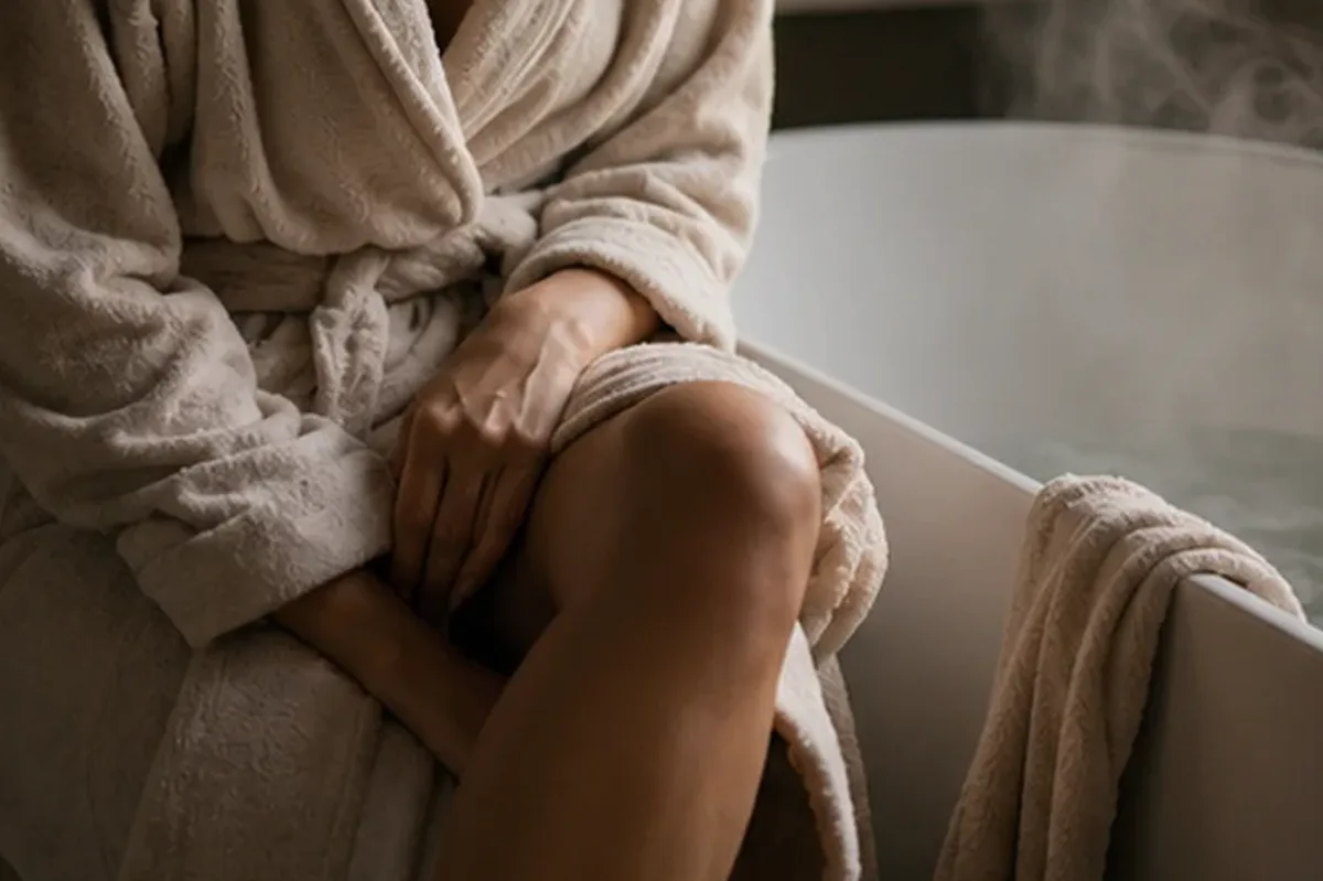Redaktioneller Beauty-Moment zur Ausgangslage bei Eau de Parfum bei kaltem Wetter