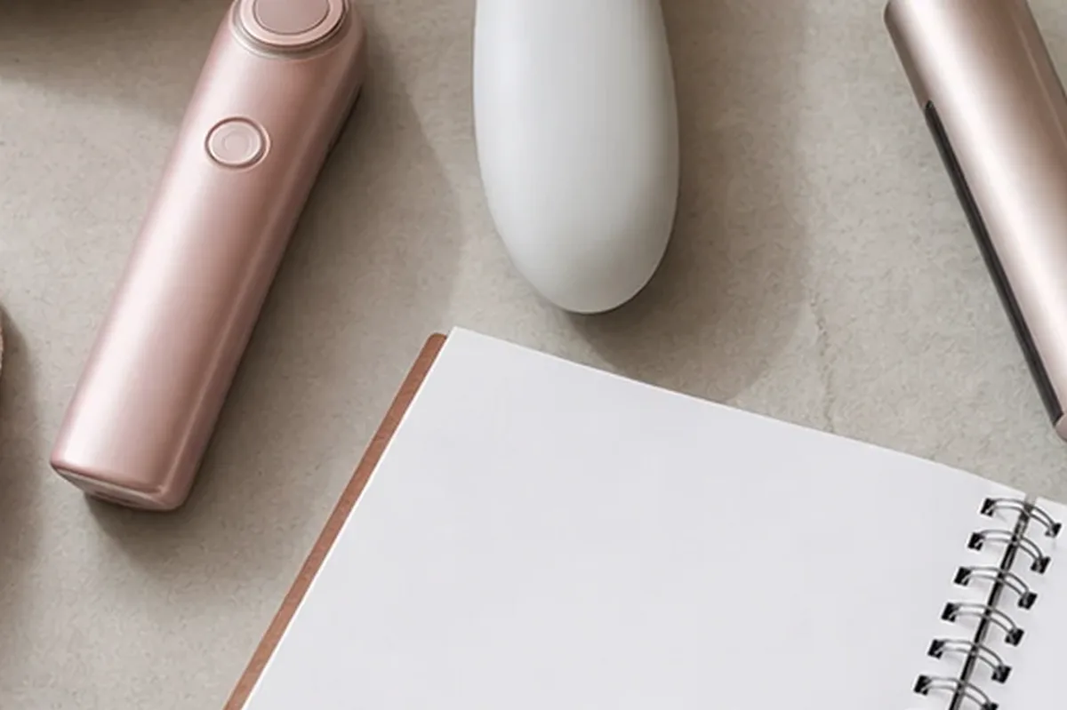 Hochwertige Beauty-Inszenierung zu Auswahlkriterien für Glätteisen für Reisen