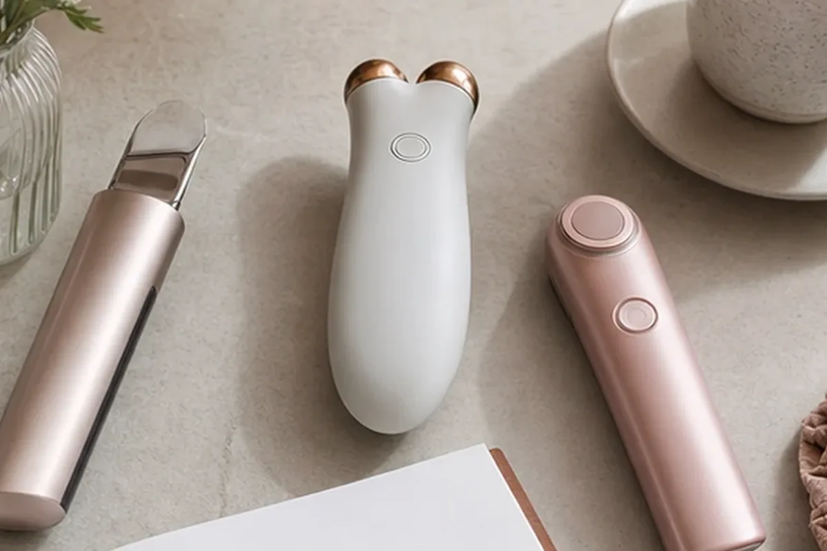 Hochwertige Beauty-Inszenierung zu Auswahlkriterien für Kosmetikspiegel bei kleinem Budget