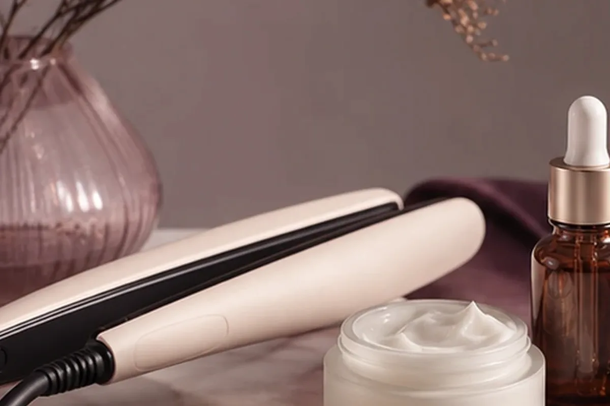 Redaktionelle Detailaufnahme zur Orientierung bei Trockenshampoo für strapaziertes Haar