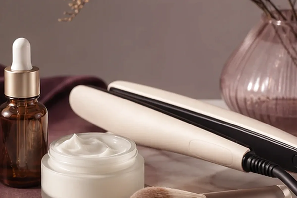 Hochwertige Beauty-Inszenierung zu Auswahlkriterien für Haartrockner bei Frizz