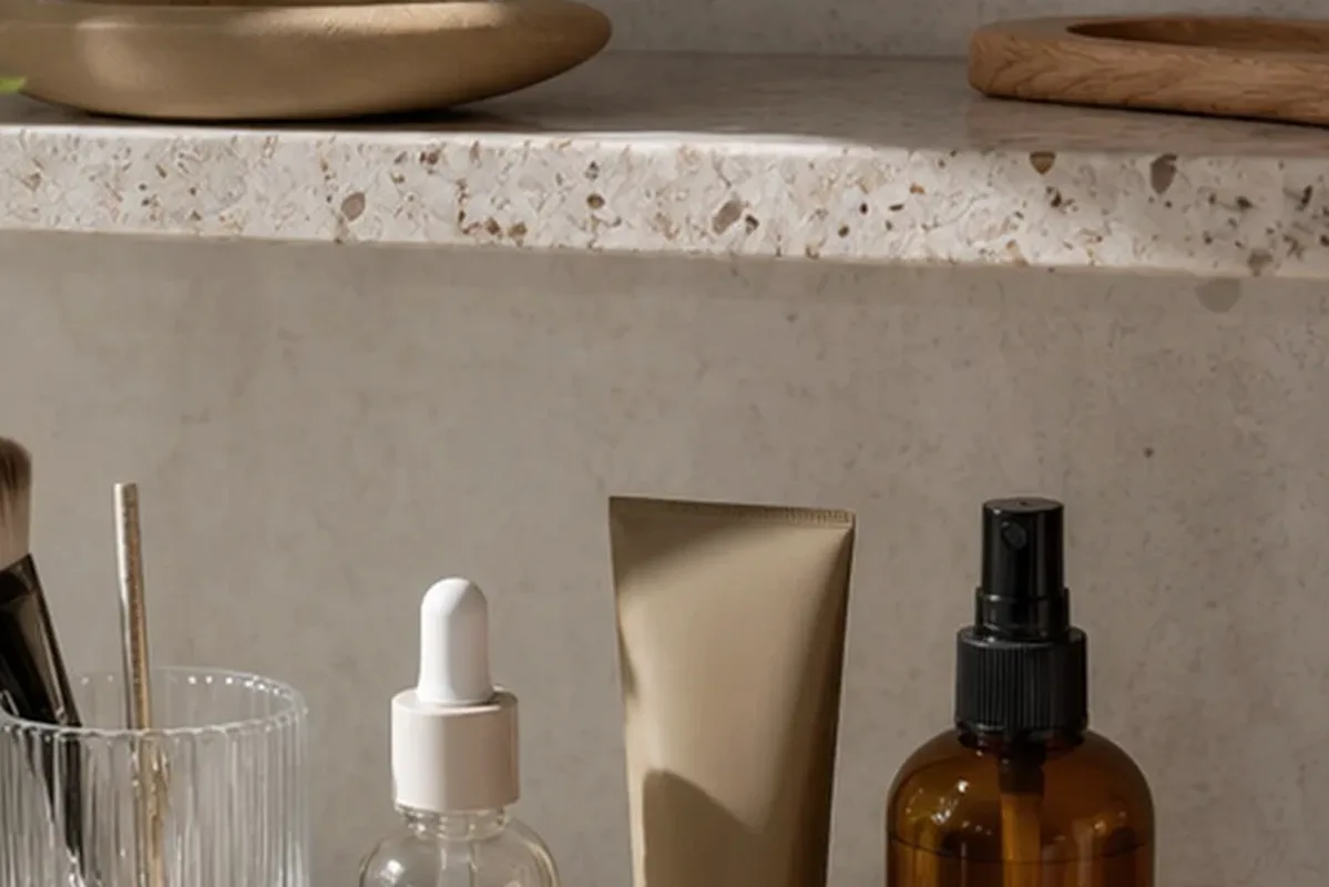 Hochwertige Beauty-Inszenierung zu Auswahlkriterien für Munddusche für empfindliche Haut