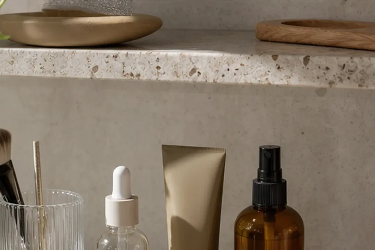 Redaktionelle Detailaufnahme zur Orientierung bei Niacinamid-Serum für trockene Haut