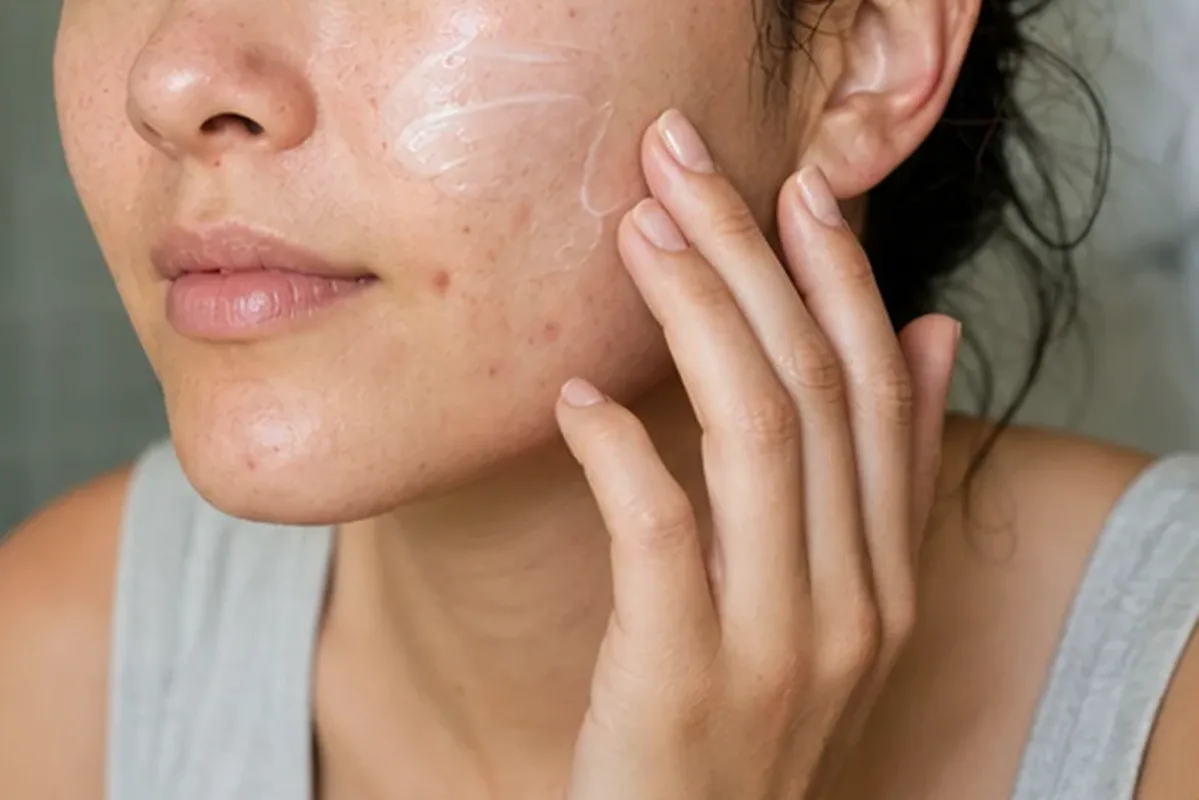 Authentische Beauty-Routine passend zum Thema Vitamin-C-Serum für empfindliche Haut