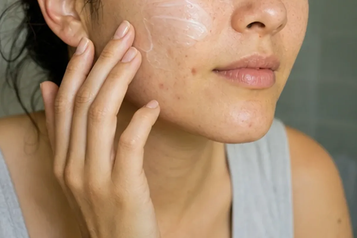 Authentische Beauty-Routine passend zum Thema Reinigungsöl für fettige Haut