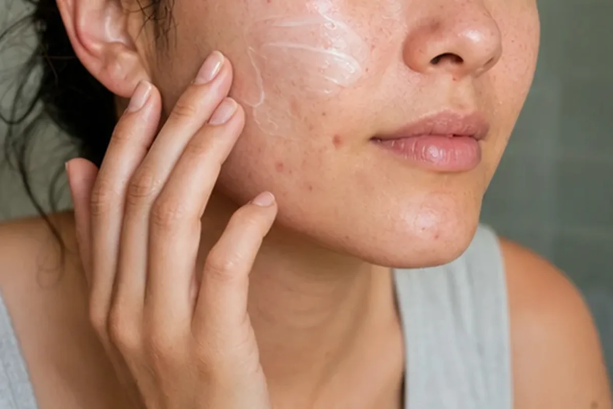 Authentische Beauty-Routine passend zum Thema Hyaluron-Serum für empfindliche Haut