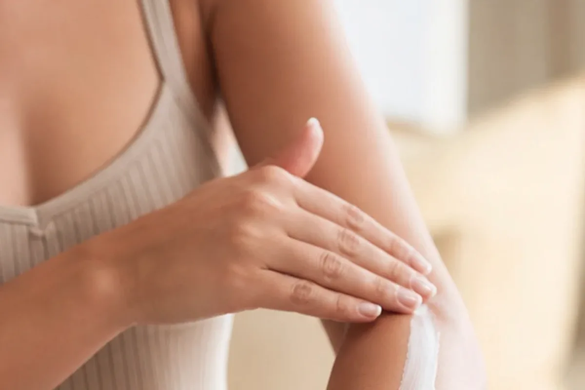 Authentische Beauty-Routine passend zum Thema Nagelöl bei brüchigen Nägeln