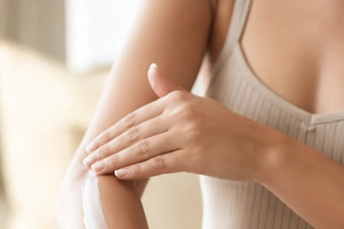 Redaktionelle Detailaufnahme zur Orientierung bei Augenbrauen-Trimmer für feine Haare
