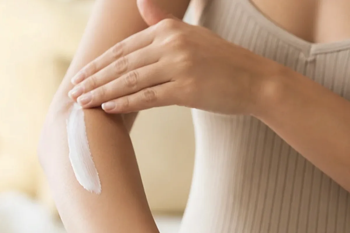 Redaktioneller Beauty-Moment zur Ausgangslage bei Nagelöl für raue Haut