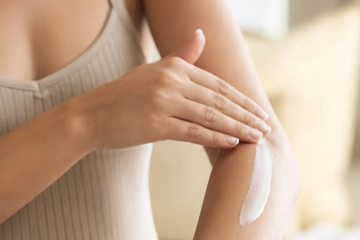 Authentische Beauty-Routine passend zum Thema Nagelöl für beanspruchte Hände