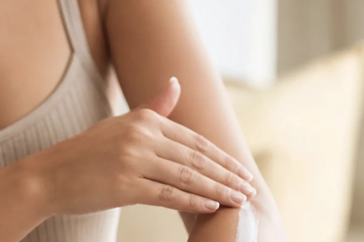 Redaktioneller Beauty-Moment zur Ausgangslage bei Körperpeeling für trockene Haut