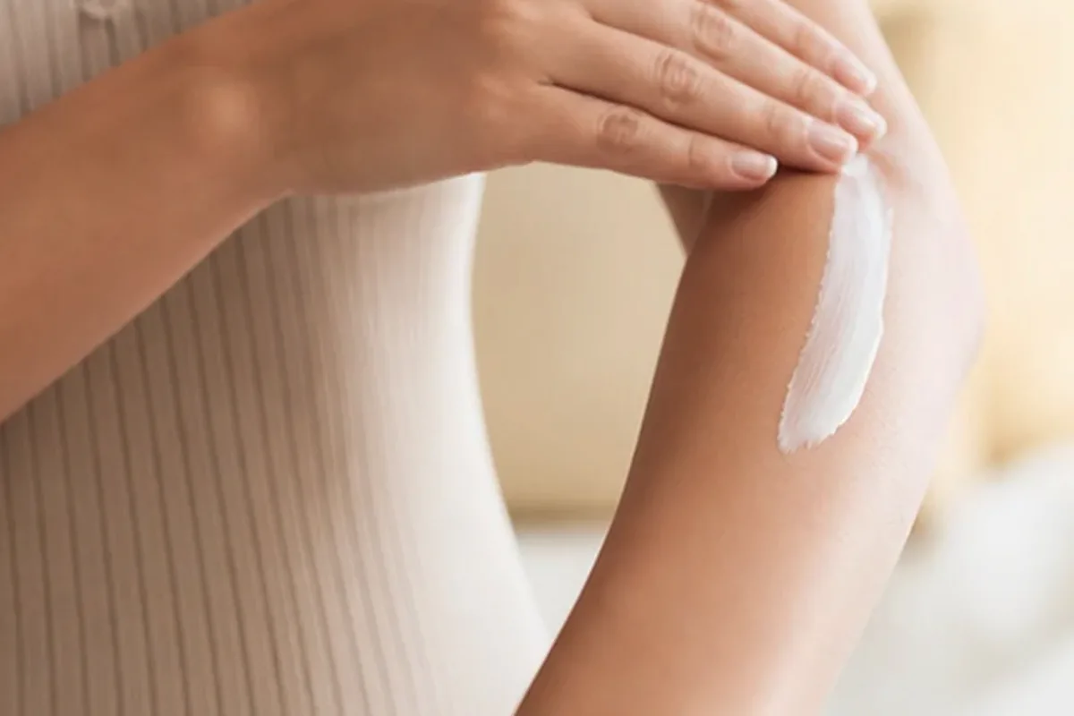Redaktionelle Detailaufnahme zur Orientierung bei Augenbrauen-Trimmer für empfindliche Haut