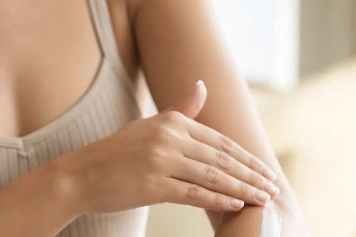 Redaktioneller Beauty-Moment zur Ausgangslage bei After-Sun-Pflege für müde Füße
