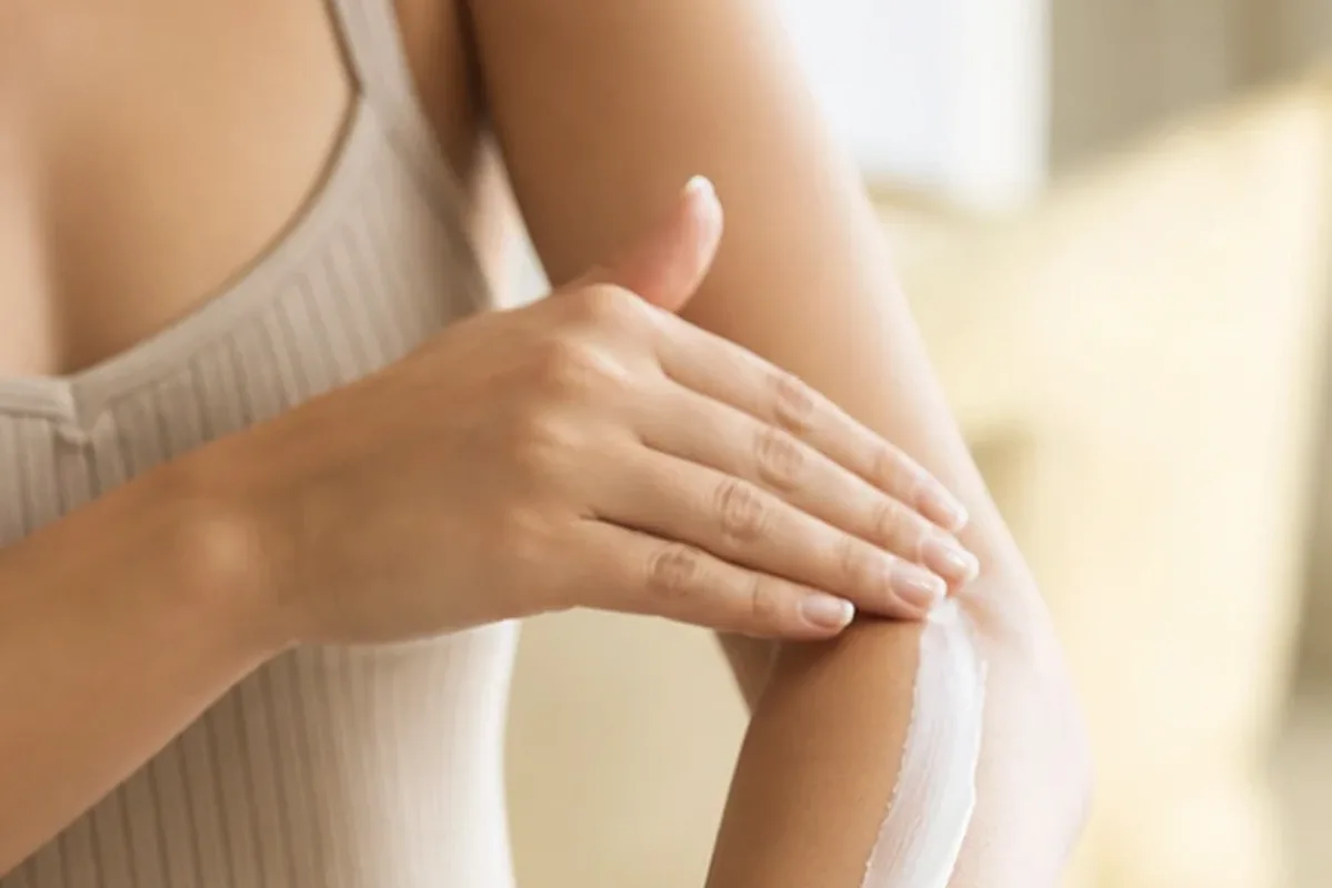 Redaktionelle Detailaufnahme zur Orientierung bei After-Shave-Pflege für eine schnelle Anwendung