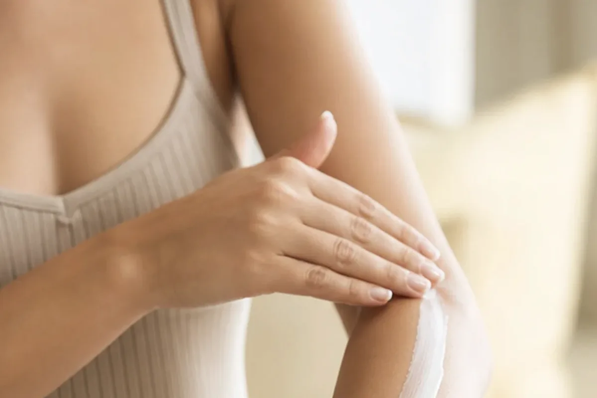 Hochwertige Beauty-Inszenierung zu Auswahlkriterien für Handcreme für beanspruchte Hände