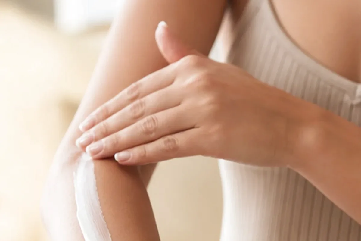 Authentische Beauty-Routine passend zum Thema Duschöl bei brüchigen Nägeln