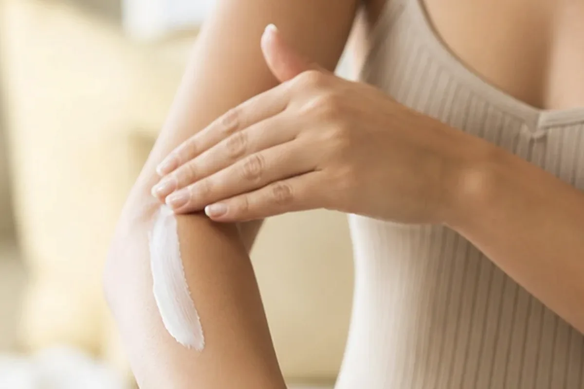 Hochwertige Beauty-Inszenierung zu Auswahlkriterien für Rasiergel bei eingewachsenen Haaren