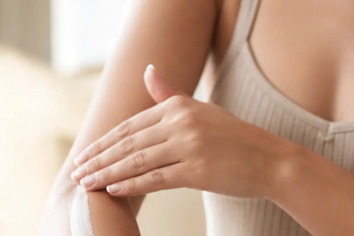 Redaktionelle Detailaufnahme zur Orientierung bei Körperpeeling bei Keratosis pilaris