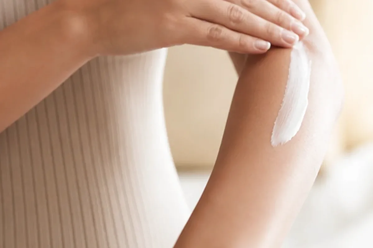 Redaktionelle Detailaufnahme zur Orientierung bei After-Shave-Pflege bei Rasurbrand
