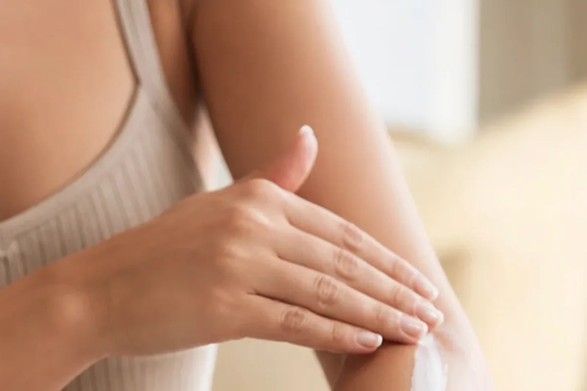 Authentische Beauty-Routine passend zum Thema Nagelhärter für raue Haut
