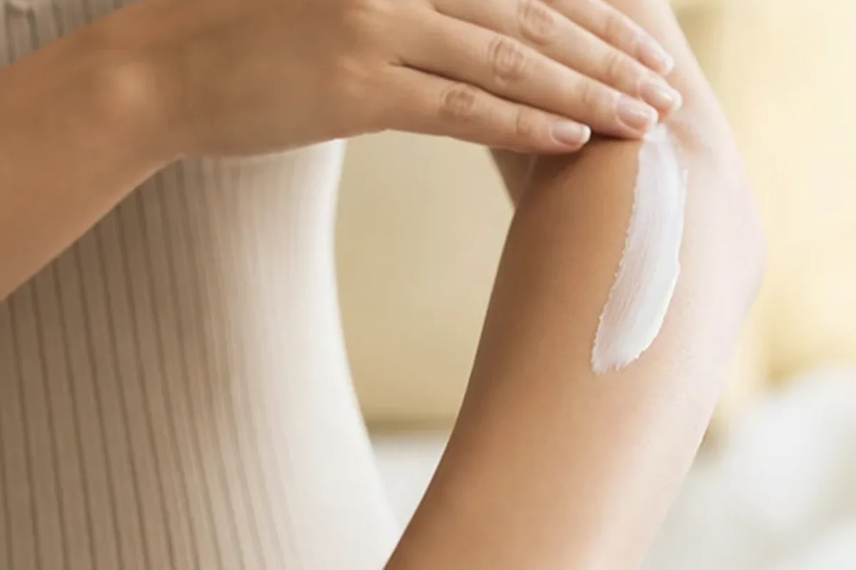Hochwertige Beauty-Inszenierung zu Auswahlkriterien für Nagelöl für beanspruchte Hände