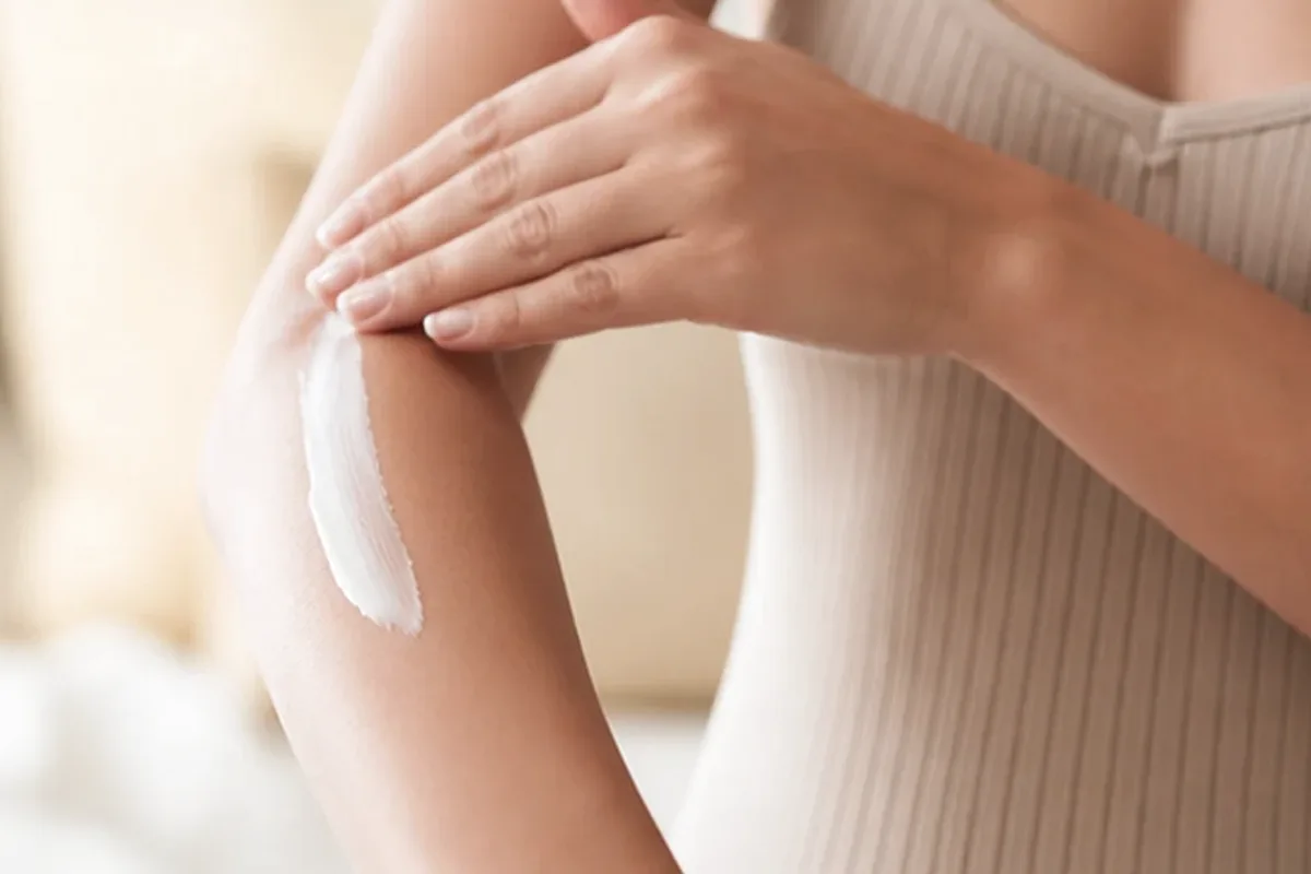 Authentische Beauty-Routine passend zum Thema Duschgel bei brüchigen Nägeln