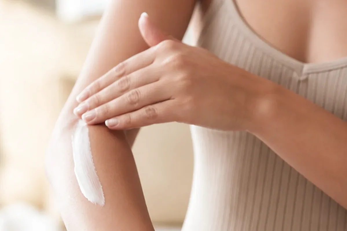 Authentische Beauty-Routine passend zum Thema Badezusatz bei starkem Schwitzen