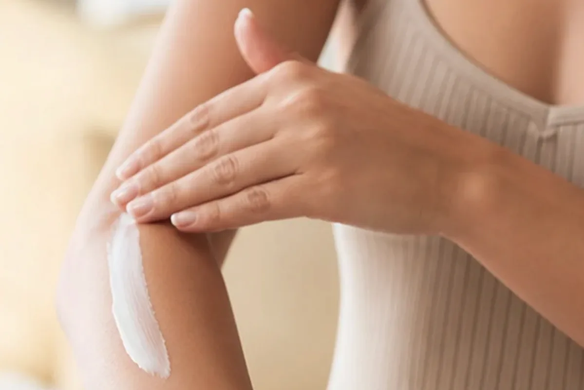 Authentische Beauty-Routine passend zum Thema Selbstbräuner für raue Haut