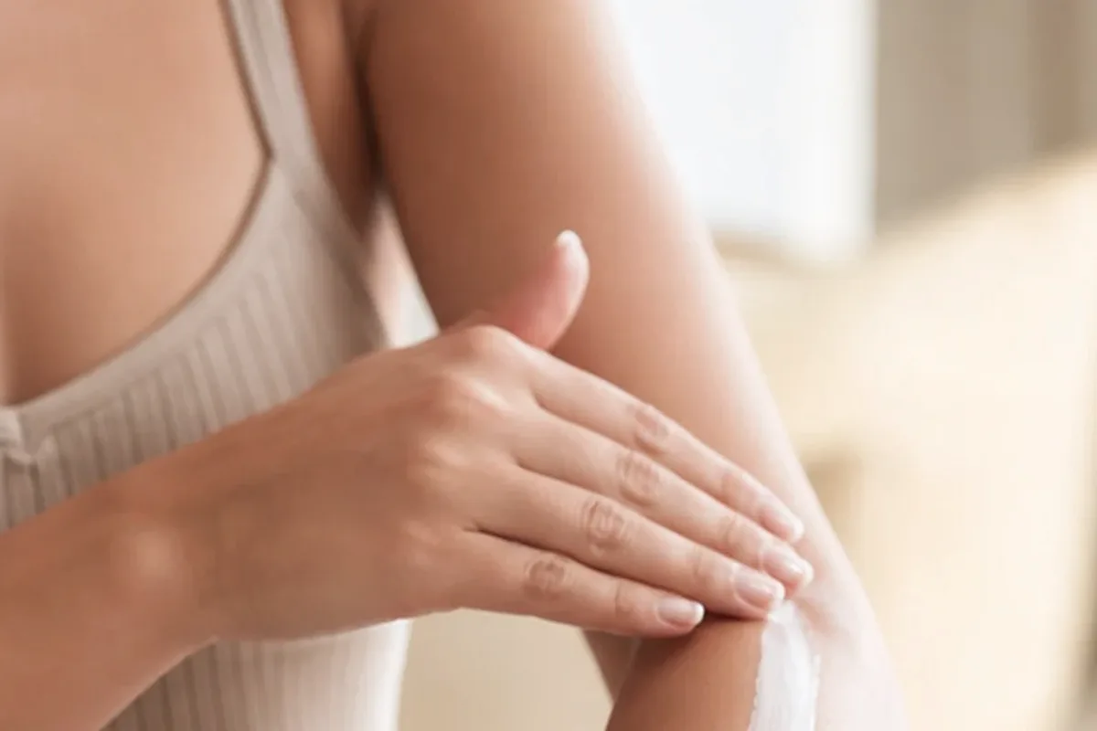 Hochwertige Beauty-Inszenierung zu Auswahlkriterien für Duschgel für müde Füße