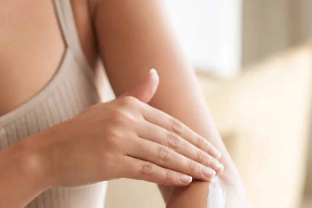 Authentische Beauty-Routine passend zum Thema Duschgel bei brüchigen Nägeln