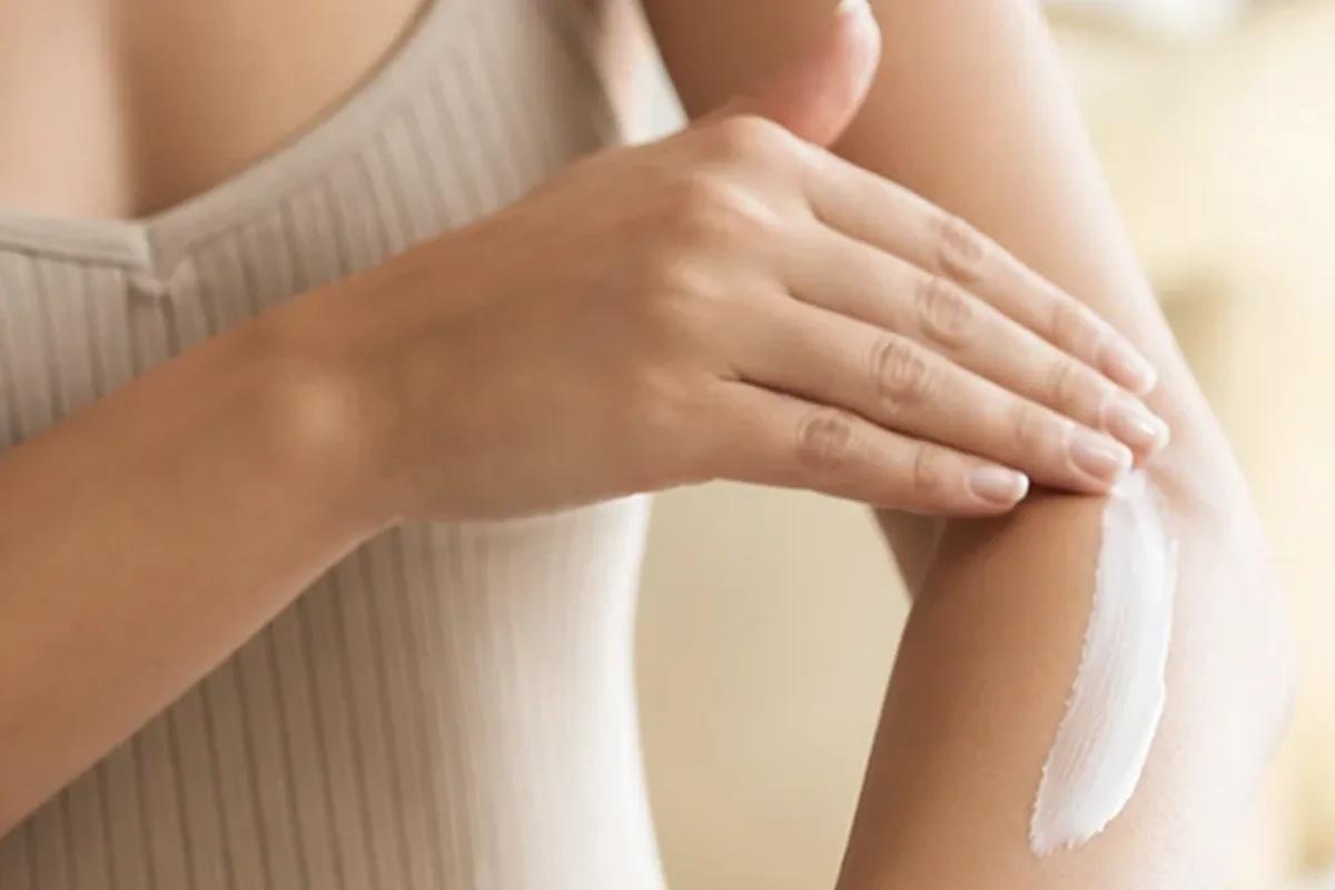 Redaktionelle Detailaufnahme zur Orientierung bei Body Butter für beanspruchte Hände