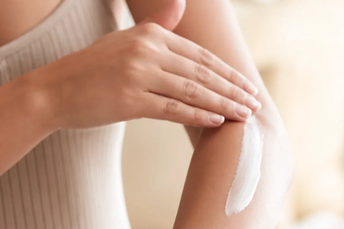 Hochwertige Beauty-Inszenierung zu Auswahlkriterien für Duschgel bei Keratosis pilaris