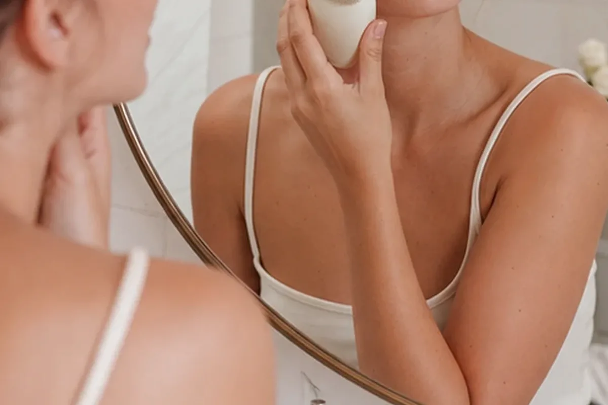 Authentischer Wohlfühlmoment passend zum Beauty-Thema Gesichtssauna bei wenig Zeit