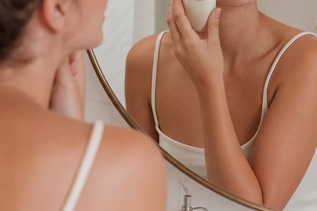 Hochwertige Beauty-Inszenierung zu Auswahlkriterien für Gesichtsreinigungsbürste bei wenig Zeit