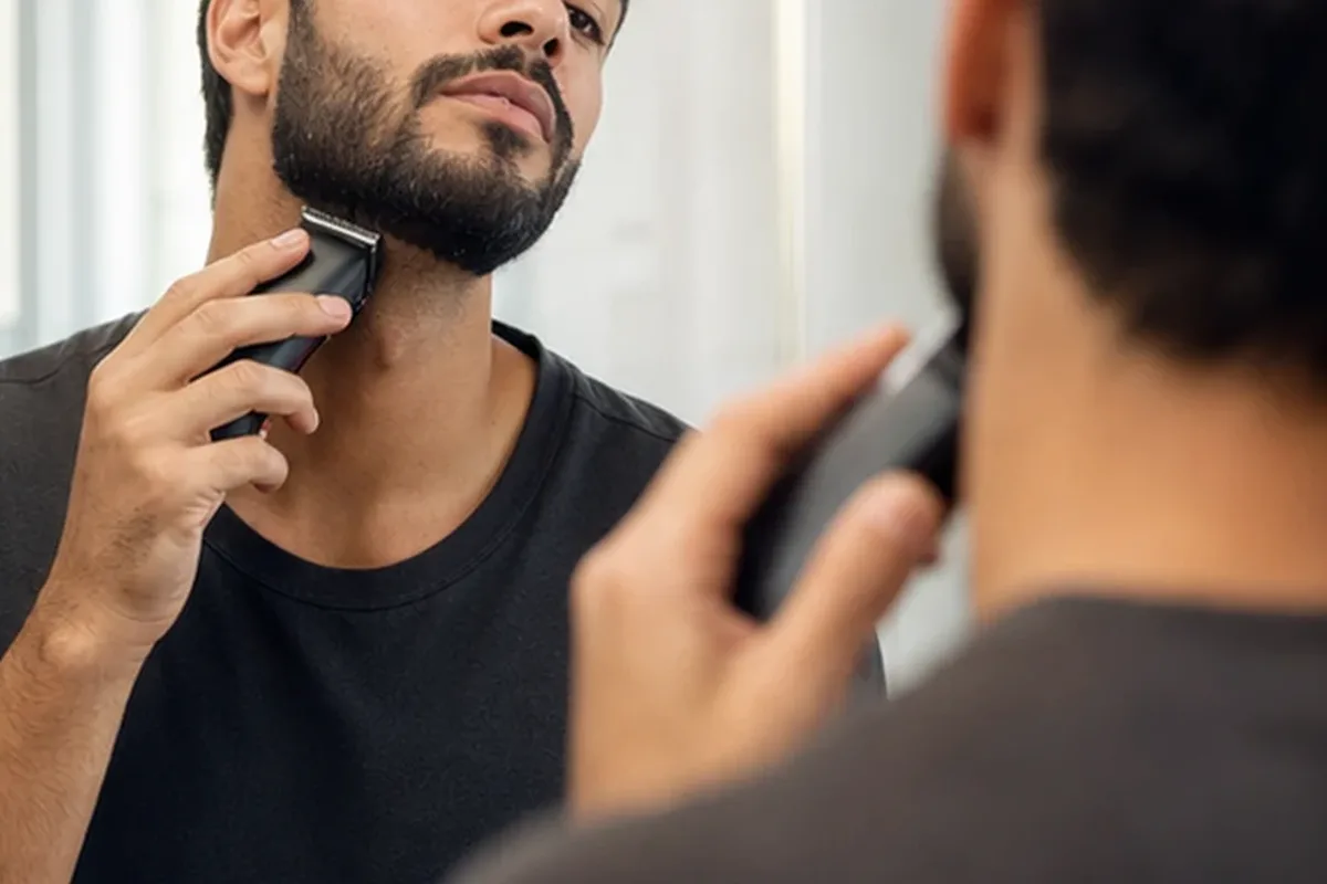 Redaktioneller Beauty-Moment zur Ausgangslage bei Augenbrauen-Trimmer für feine Haare