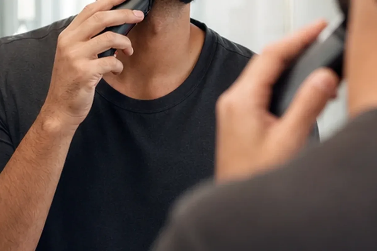 Authentische Beauty-Routine passend zum Thema Bikinizonen-Trimmer für die Bikinizone