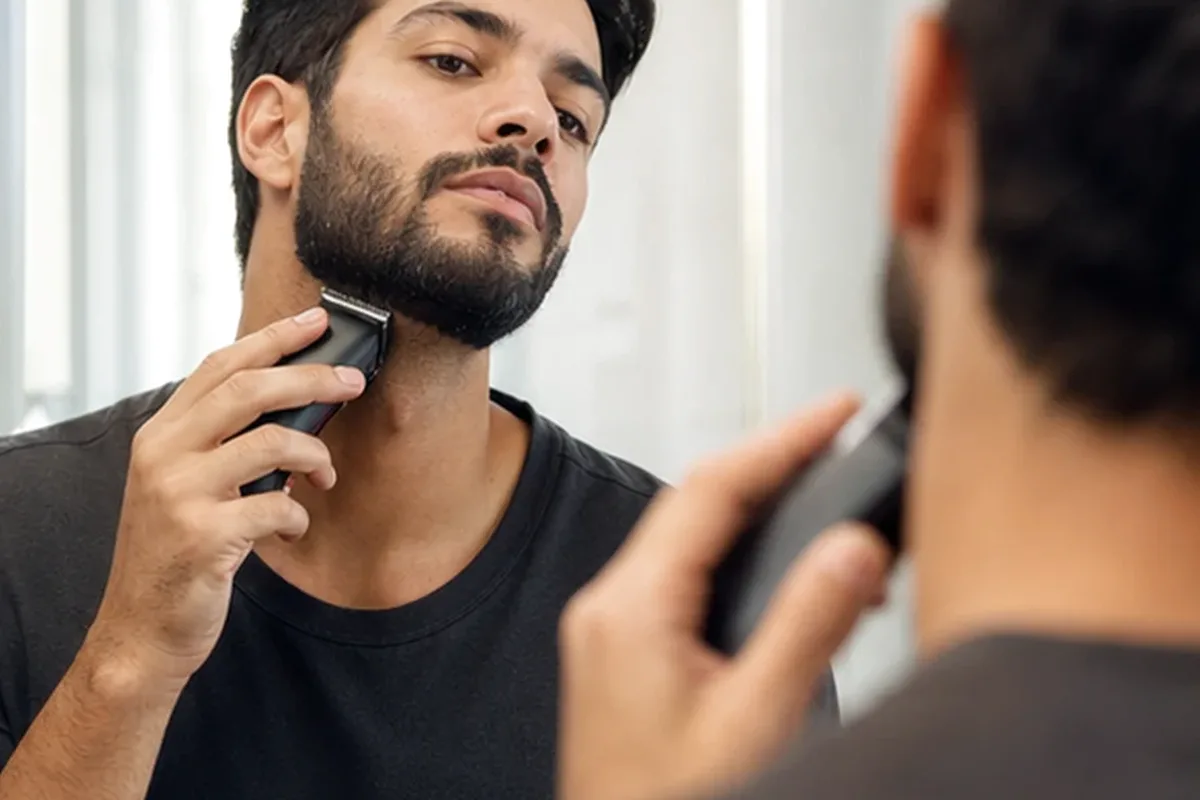 Authentischer Wohlfühlmoment passend zum Beauty-Thema Rasiergel bei Rasurbrand