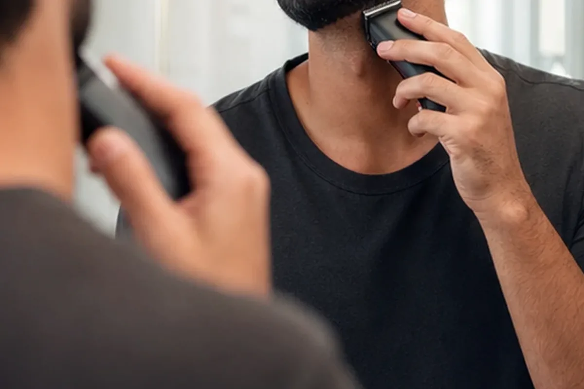 Redaktionelle Detailaufnahme zur Orientierung bei Body-Trimmer bei eingewachsenen Haaren