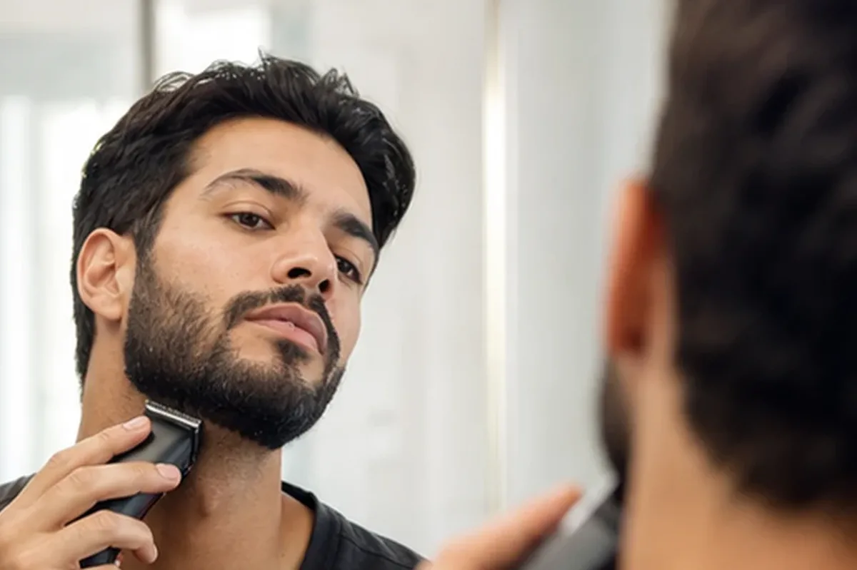 Authentische Beauty-Routine passend zum Thema Body-Trimmer für empfindliche Haut