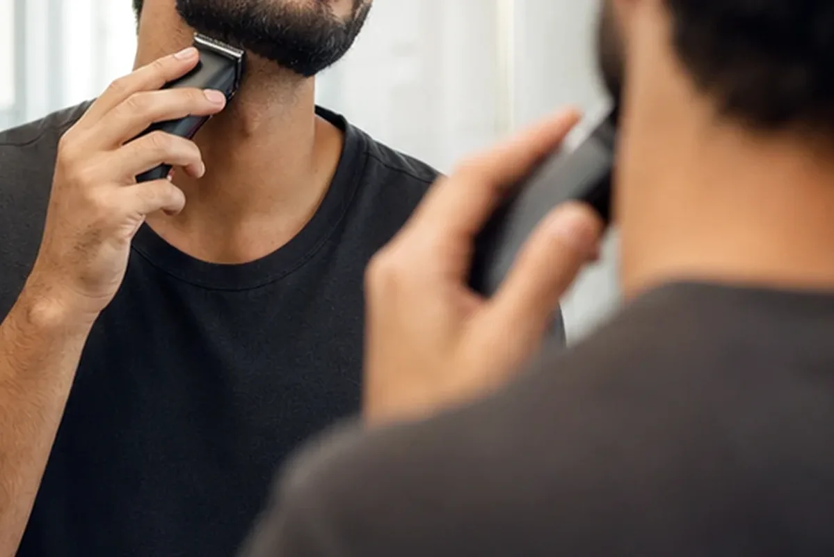 Redaktionelle Detailaufnahme zur Orientierung bei Sugaring-Paste für feine Haare