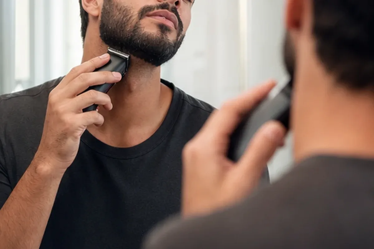 Authentische Beauty-Routine passend zum Thema Bikinizonen-Trimmer für feine Haare
