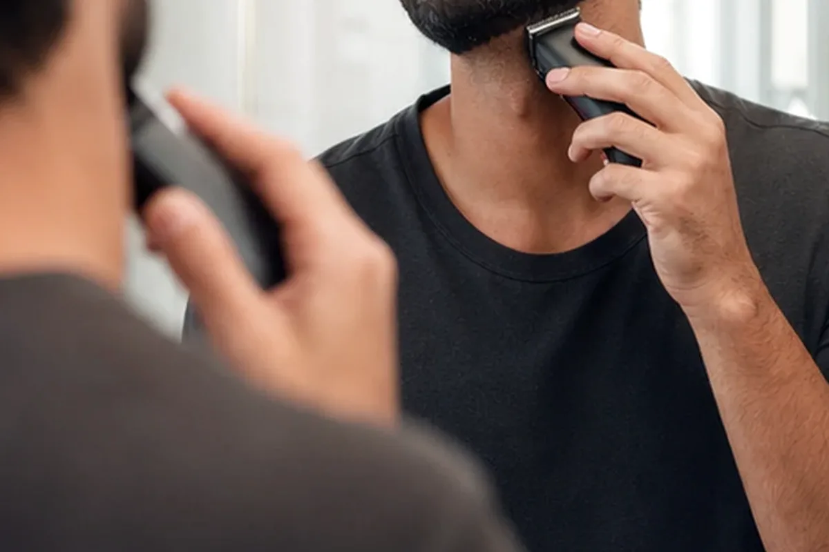 Emotionaler und authentischer Anwendungsmoment rund um Enthaarungscreme für dunkle Haare