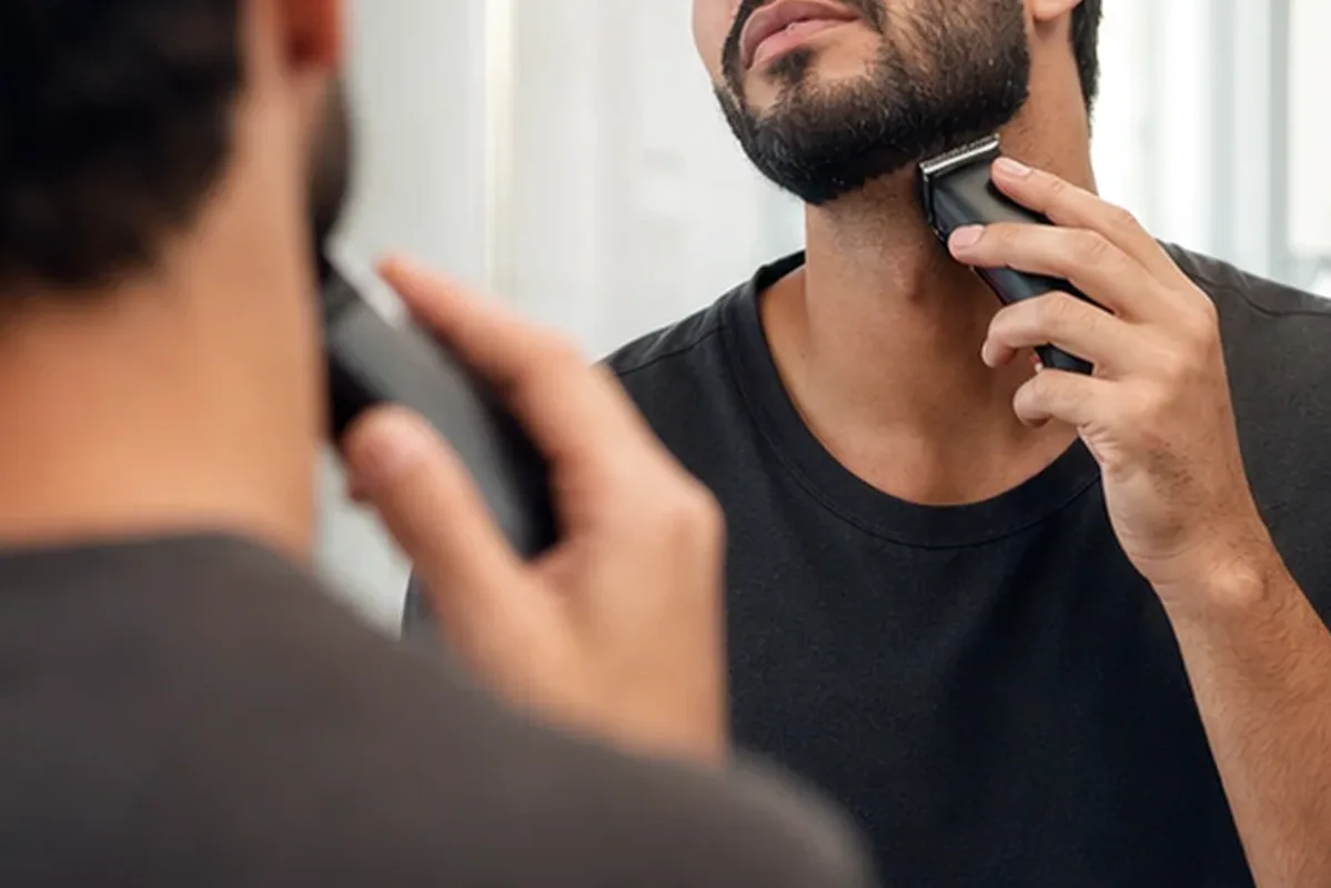 Redaktioneller Beauty-Moment zur Ausgangslage bei Peeling vor der Rasur für eine schnelle Anwendung