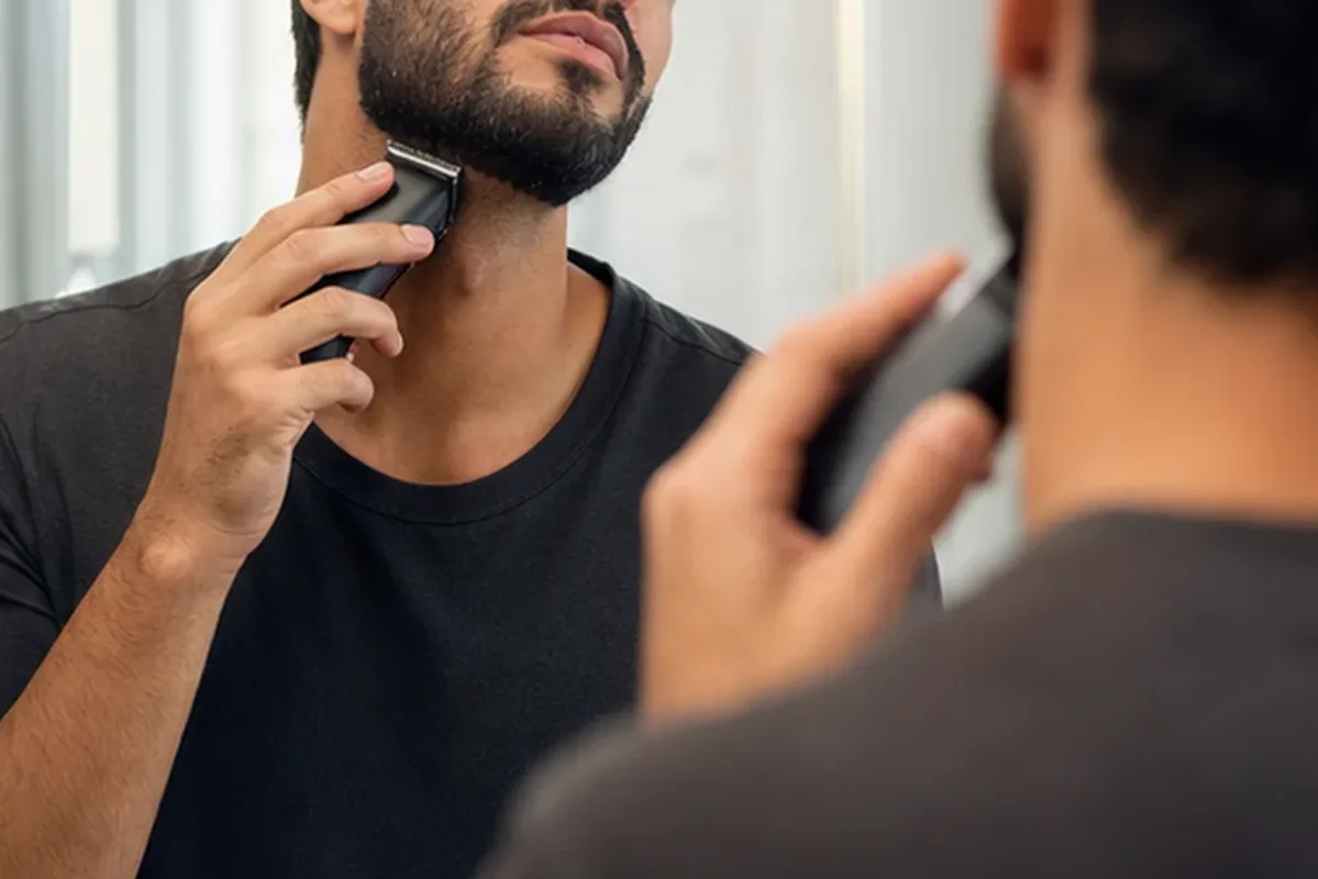 Authentische Beauty-Routine passend zum Thema Augenbrauen-Trimmer für eine schnelle Anwendung